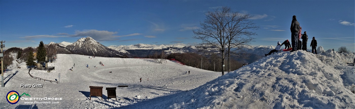 10 Sulle nevi del laghetto del Pertus alla Forcella Alta (1300 m) di Carenno.jpg